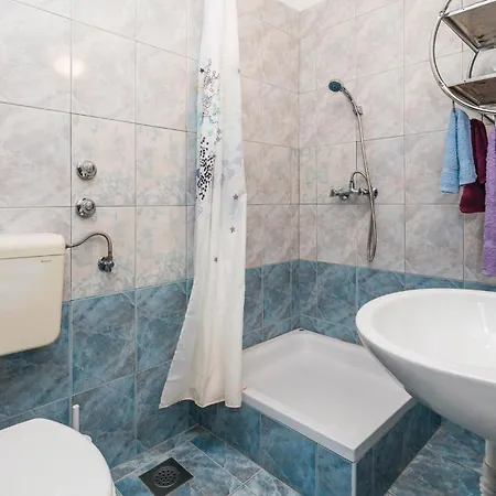 Beautiful In With 5 Bedrooms, Wifi&sauna Ferienhaus Fužine