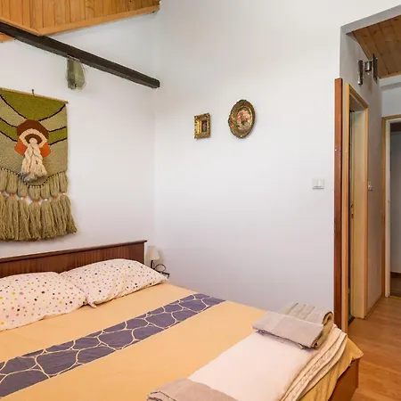 Beautiful In With 5 Bedrooms, Wifi&sauna Ferienhaus Fužine