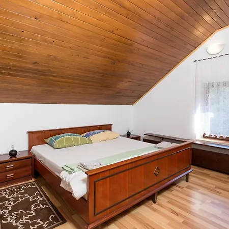 Ferienhaus Beautiful In With 5 Bedrooms, Wifi&sauna Fužine
